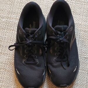 Brooks Ghost Black Athletic Shoes with Breathable Mesh and Rubber Sole